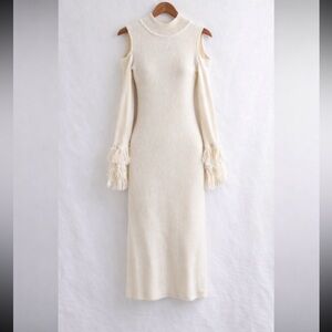 Cream Bar III Body control Sweater Feel Dress-Cold Shoulder, Small